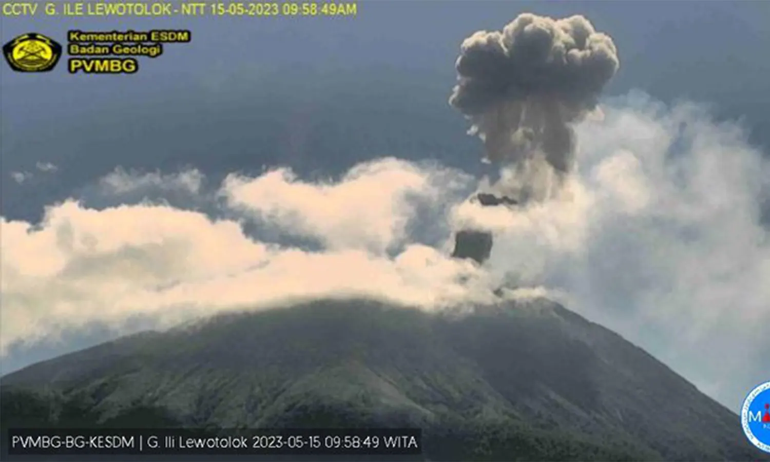 Gunung Ili Lewotolok Dua Kali Erupsi Hari Ini