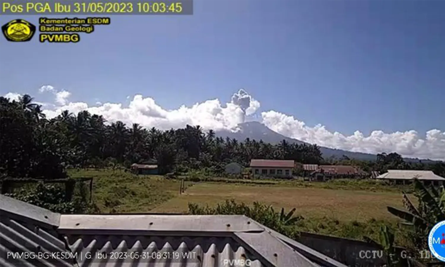 Gunung Ibu Erupsi, Luncurkan Abu Setinggi 1.000 Meter