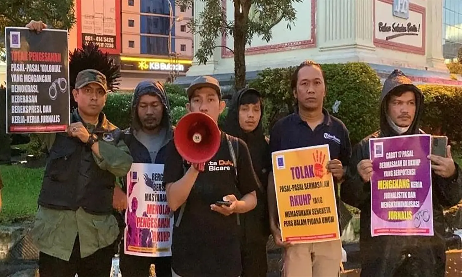 Halangi Tugas Jurnalis Denda Rp500 Juta