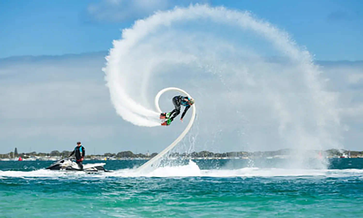 Flyboarding: Penjelasan, Cara Bermain, Lokasi dan Biayanya