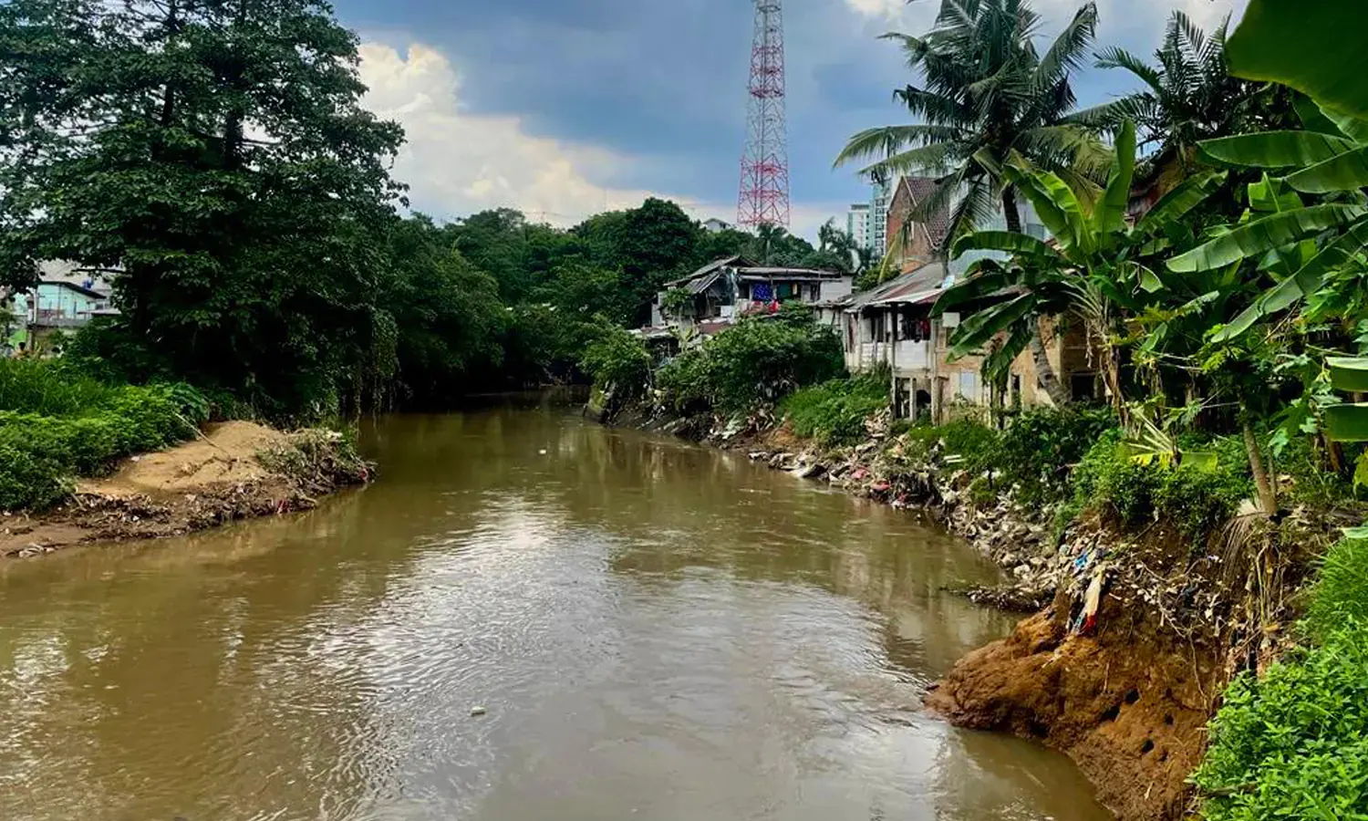 Normalisasi Kali Ciliwung, Warga yang Terdampak Direlokasi ke Rusun Pasar Rumput