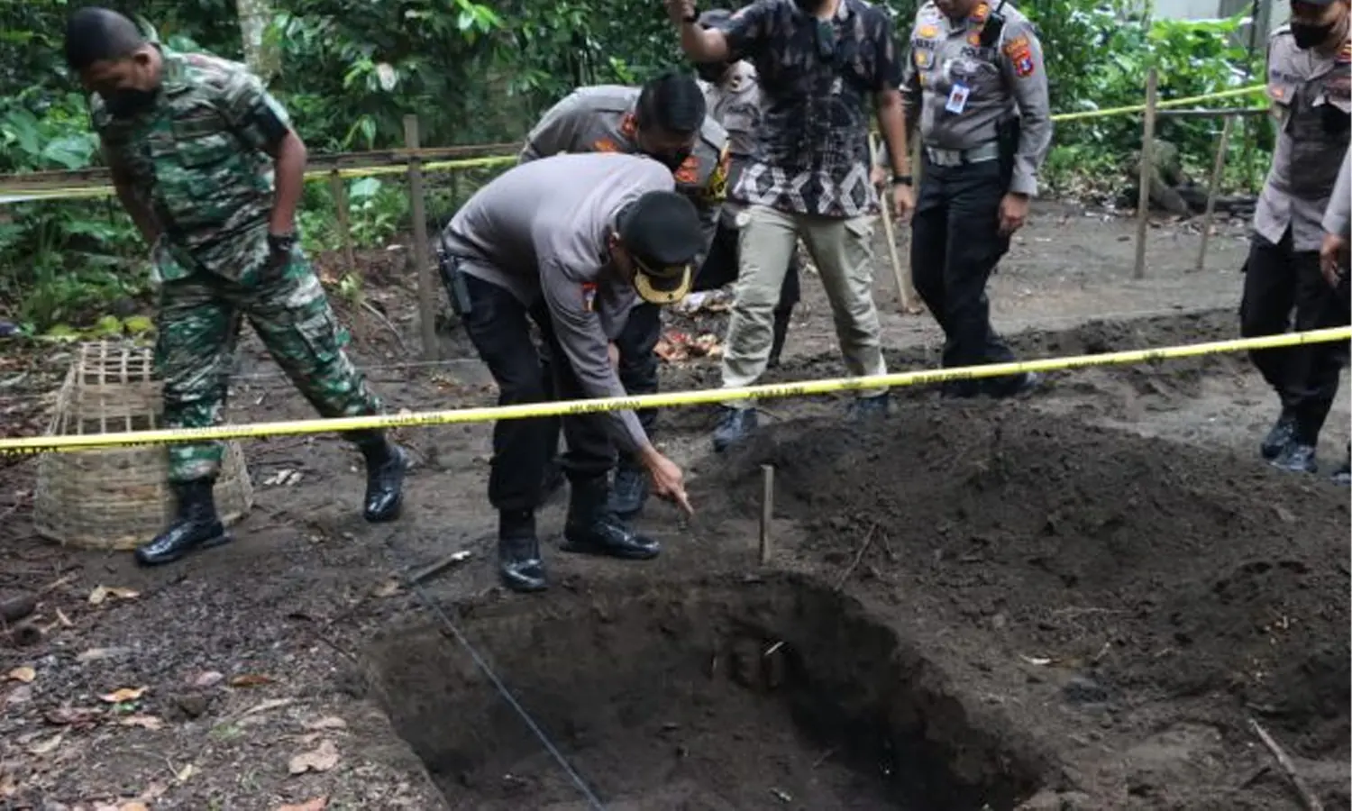 Polres Blitar Kota Bersama Tim Jihandak, Amankan 26 Granat di Lahan Kosong