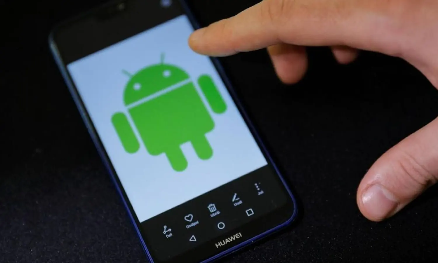 Produsen Ponsel Rusia Tidak Bisa Pakai Android OS Lagi?