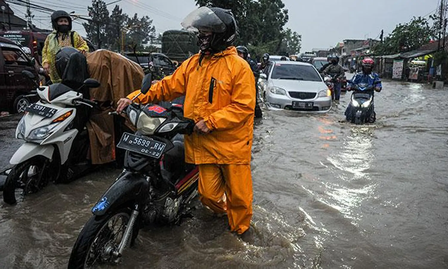Hujan Deras, Banjir Bandang Terjang 2 Kecamatan di Garut