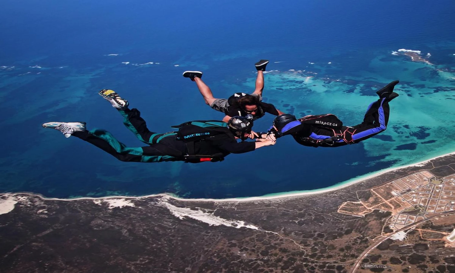 5 Sky Diving Indonesia Ini Bikin Adrenalin Terpacu