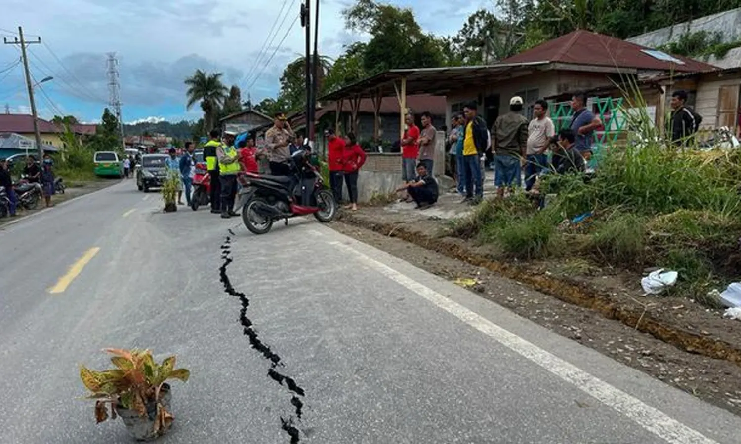 Polres Tapanuli Utara Lakukan Pemulihan Trauma Bagi Warga Terdampak Gempa