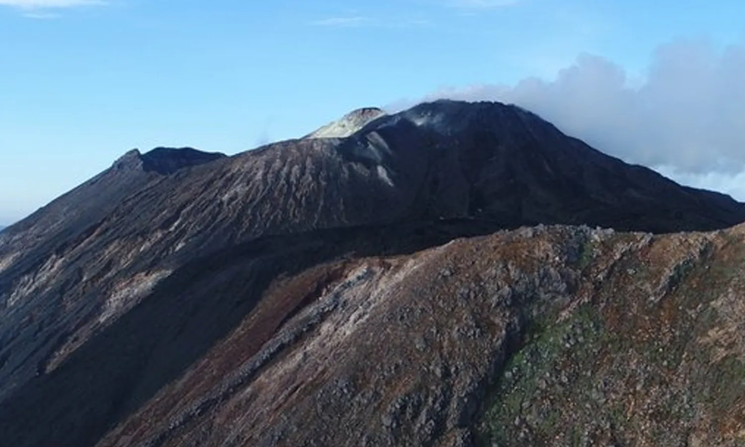 PVMBG Laporkan 4 Gunung Api di Indonesia Berstatus Siaga, Terbaru Gunung Karangetang