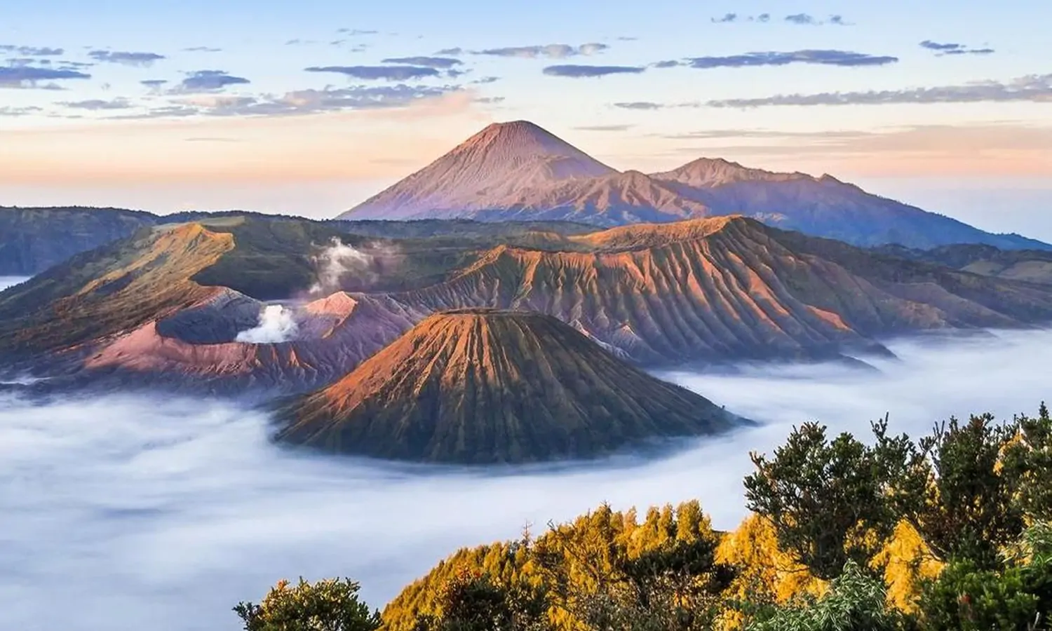10 Gunung Terindah di Indonesia yang Wajib Kamu Daki!