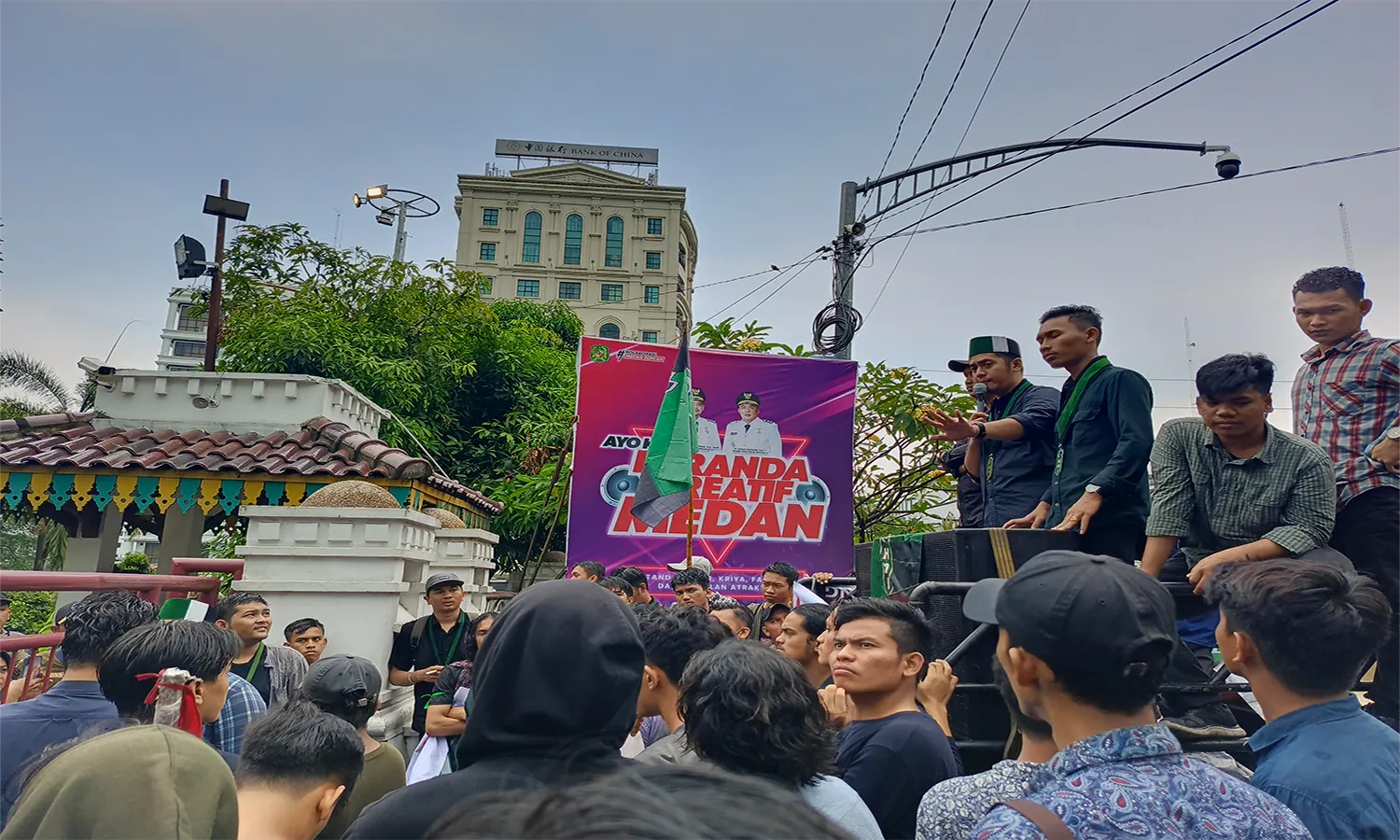 Rapor Merah untuk Pelayanan Kesehatan dan Infrastruktur
