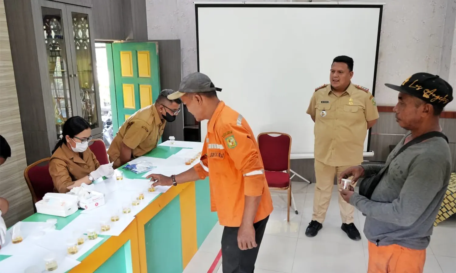 278 Petugas di Kecamatan Medan Selayang Tes Urine