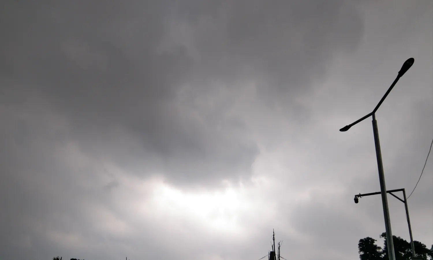 Prakiraan Cuaca DKI Jakarta 15 Februari, Hujan Lagi