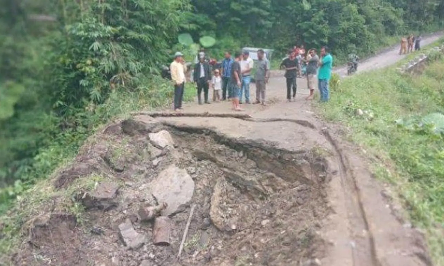 Jembatan di Kecamatan Kutabuluh Runtuh Akibat longsor