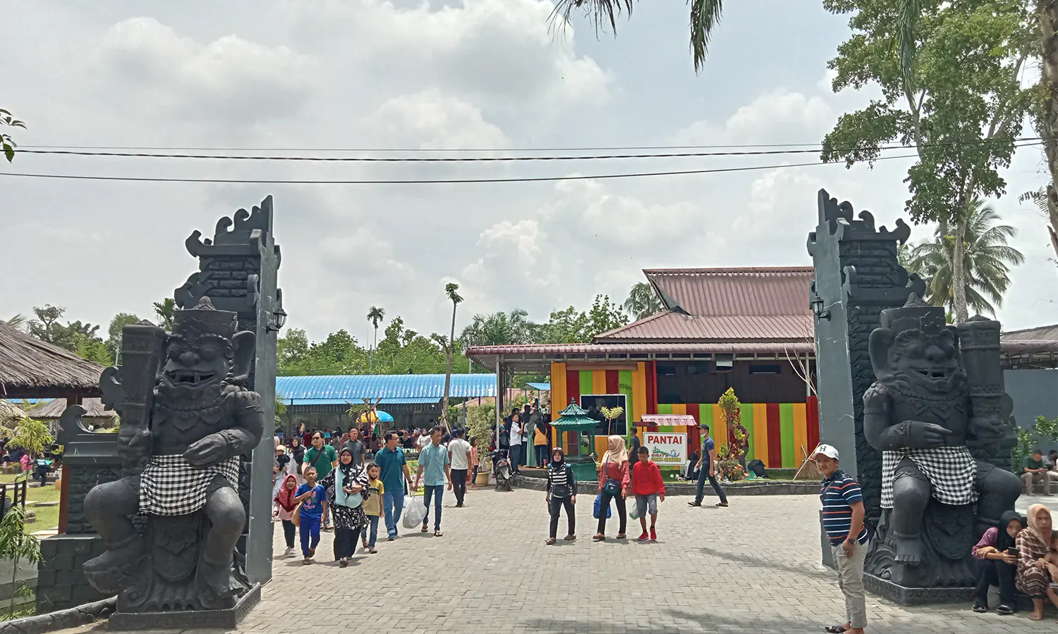 Begini Suasana Objek Wisata Jona Garden Langkat saat Libur Lebaran