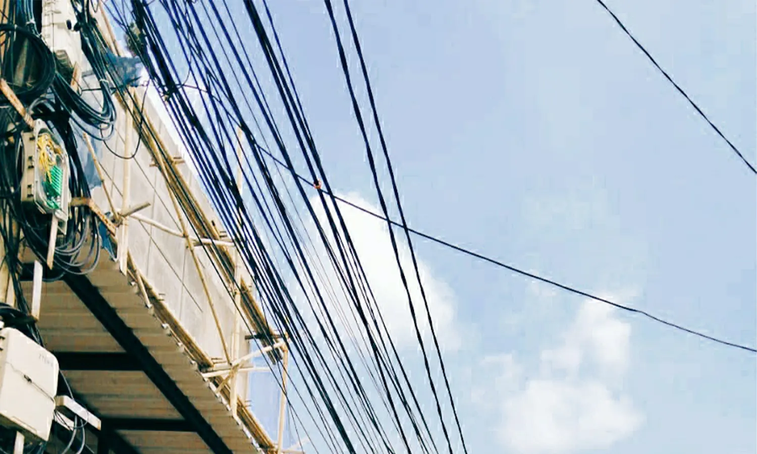 Belum Rapikan Kabel Semrawut, Pemprov DKI Tak Beri Izin Perusahaan Tambah Jaringan
