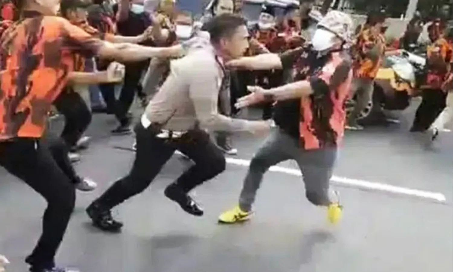 AKBP Dermawan Dikeroyok Peserta Demo Saat kawal Unjuk Rasa Pemuda Pancasila