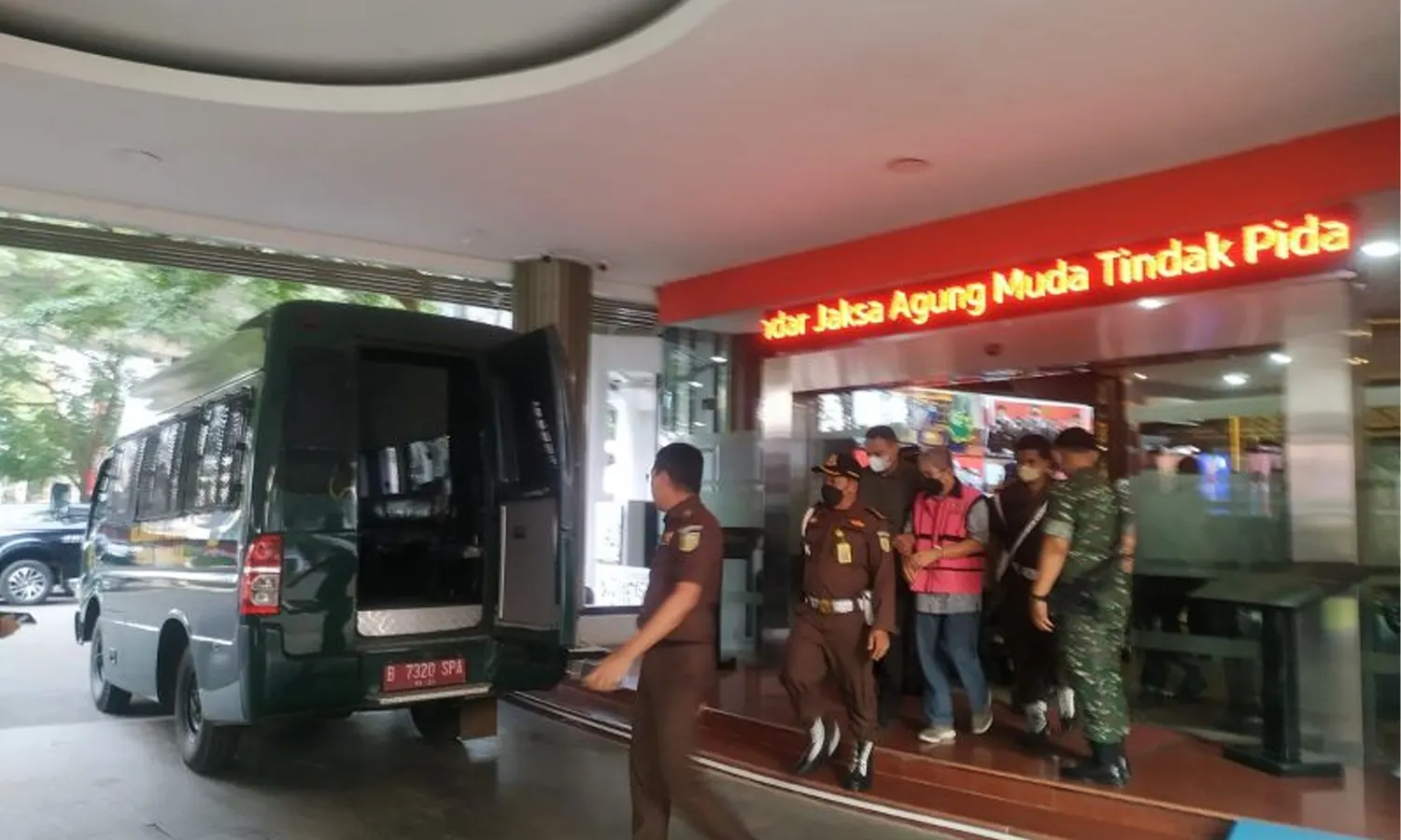 Rugikan Negara Rp6,9 Triliun, Kejagung Tahan lima Eks Pejabat Krakatau Steel
