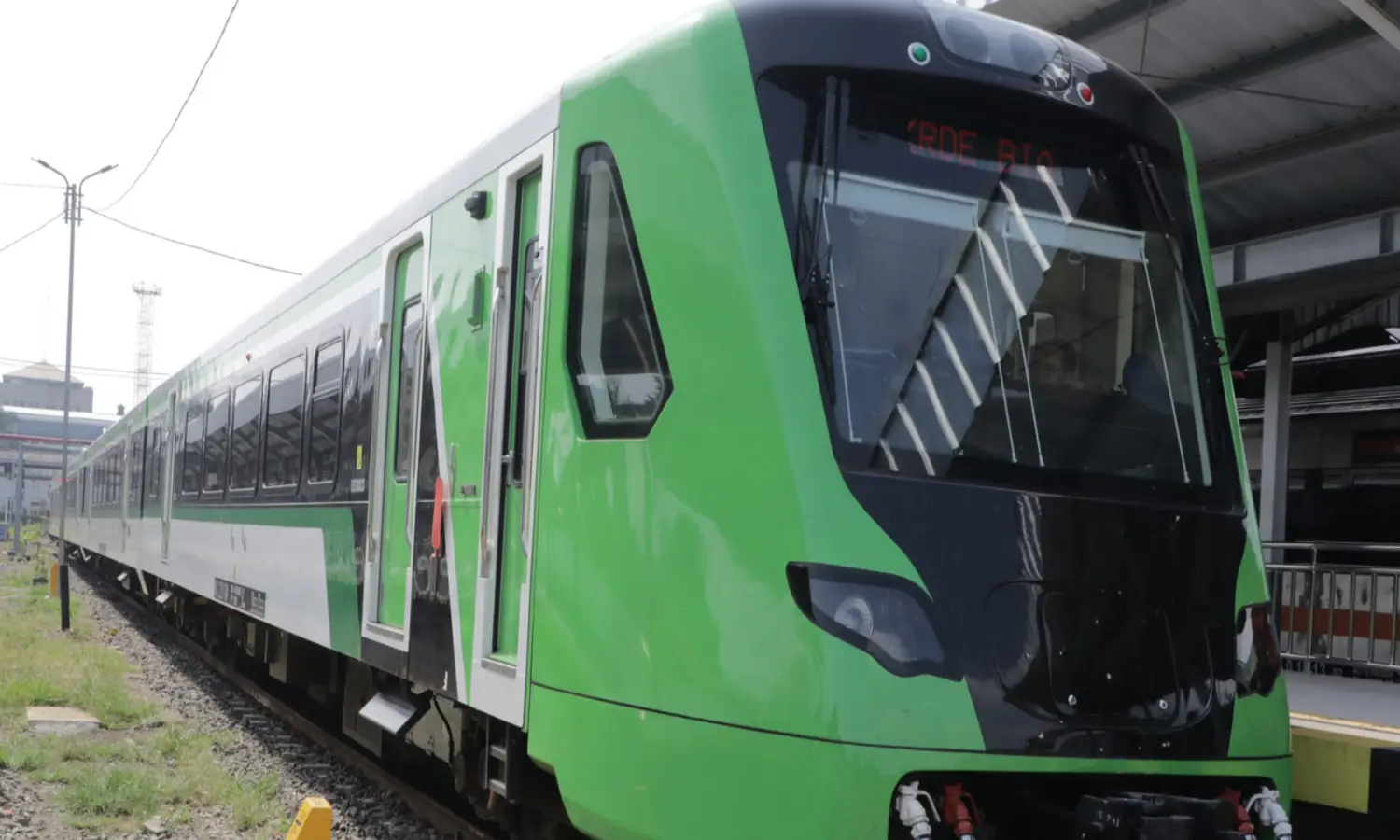 Kereta Feeder Whoosh Tabrak Mobil di Bandung, Tewaskan LimaÂ KorbanÂ Jiwa