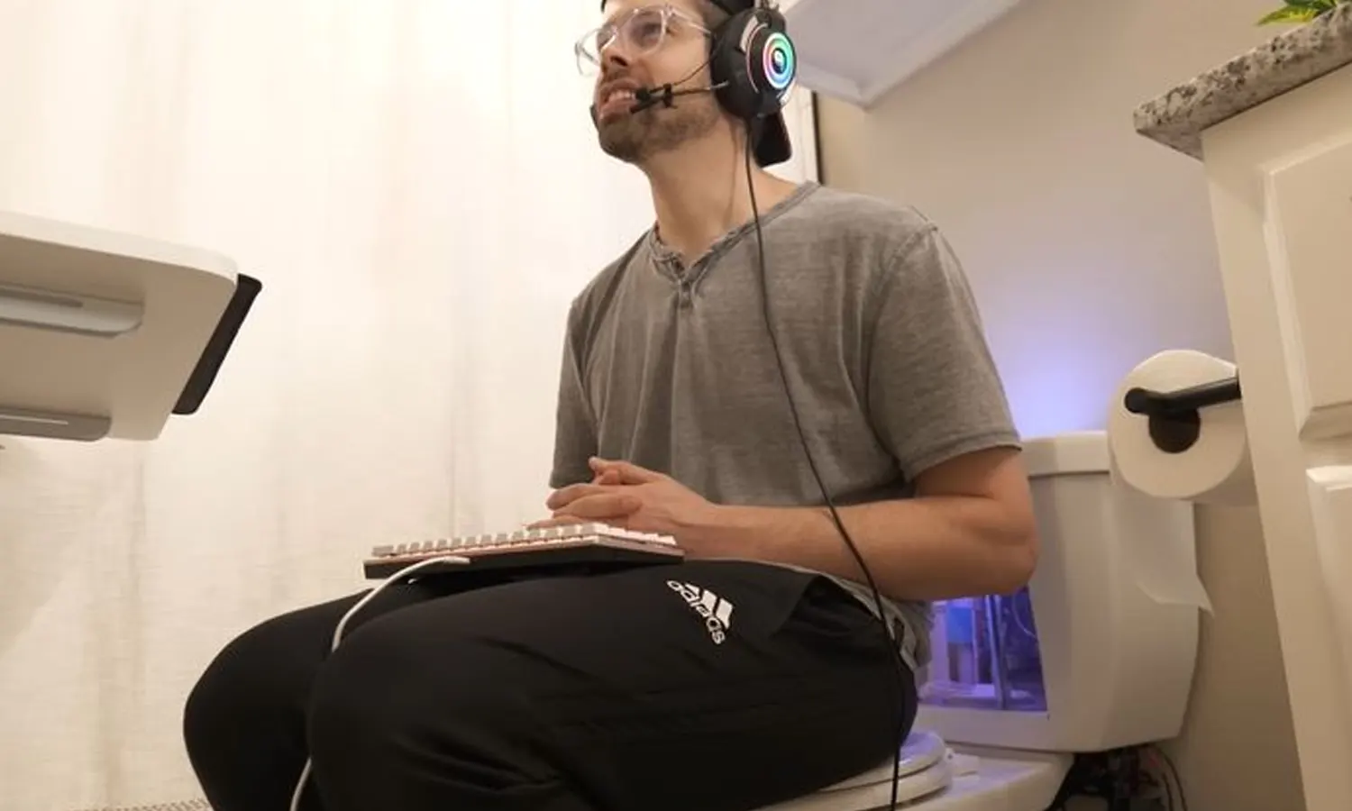 Youtuber Ini Sukses Menyulap Kloset Duduk Jadi PC Gaming