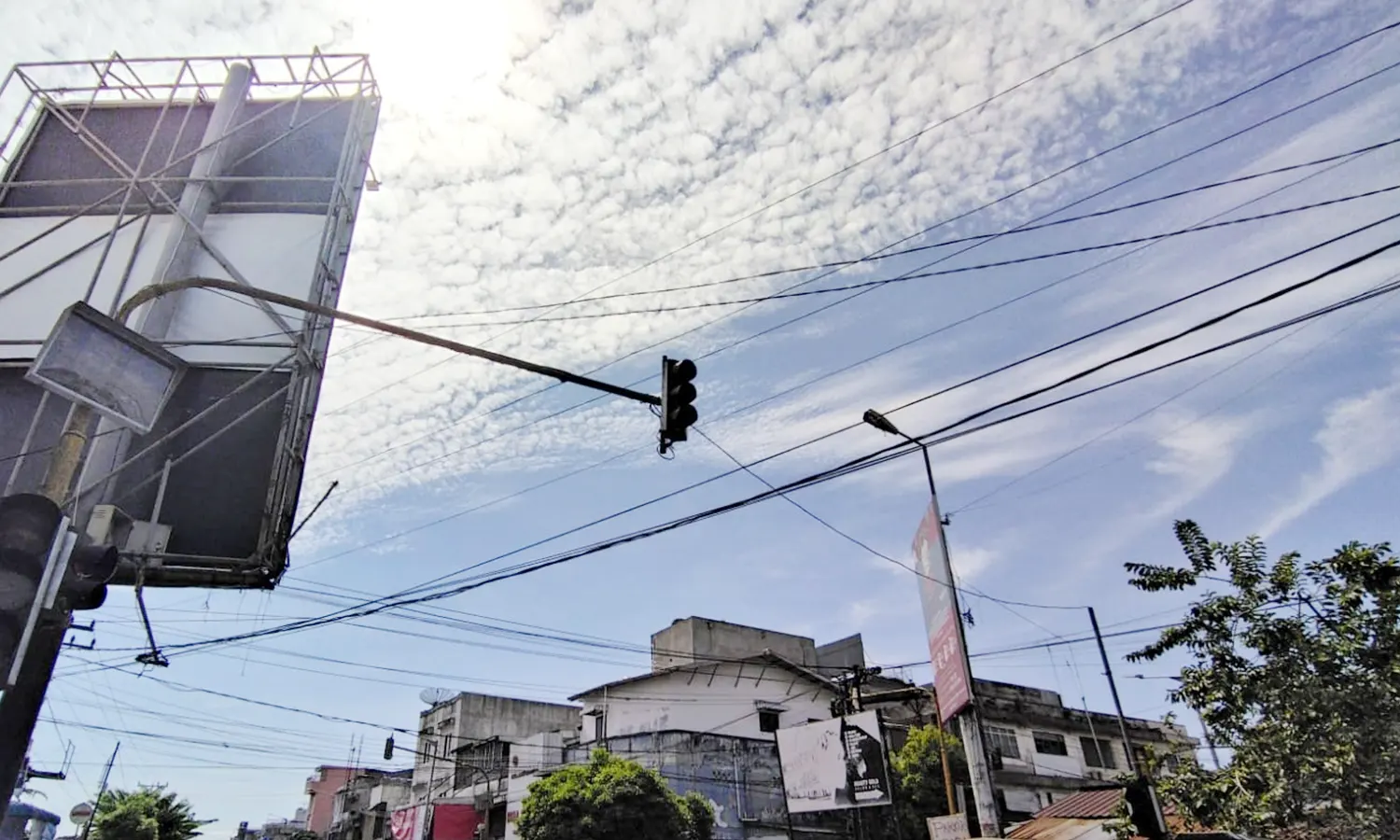 Lampu Merah Simpang Empat Suka Dame: Tiga Tahun Mati, Baterai Sering Dicuri