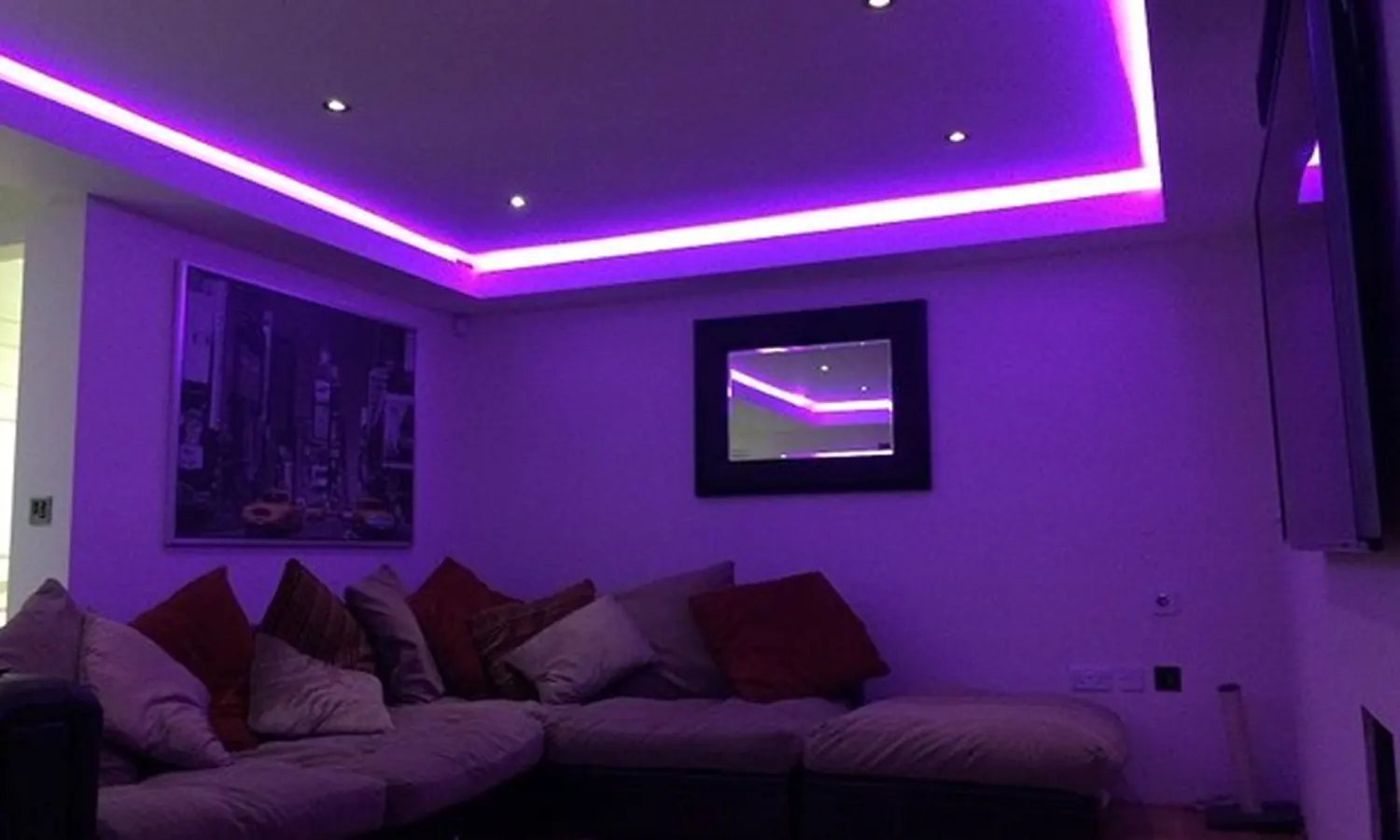 10 Inspirasi Dekorasi Kamar Dengan LED Strip Kekinian