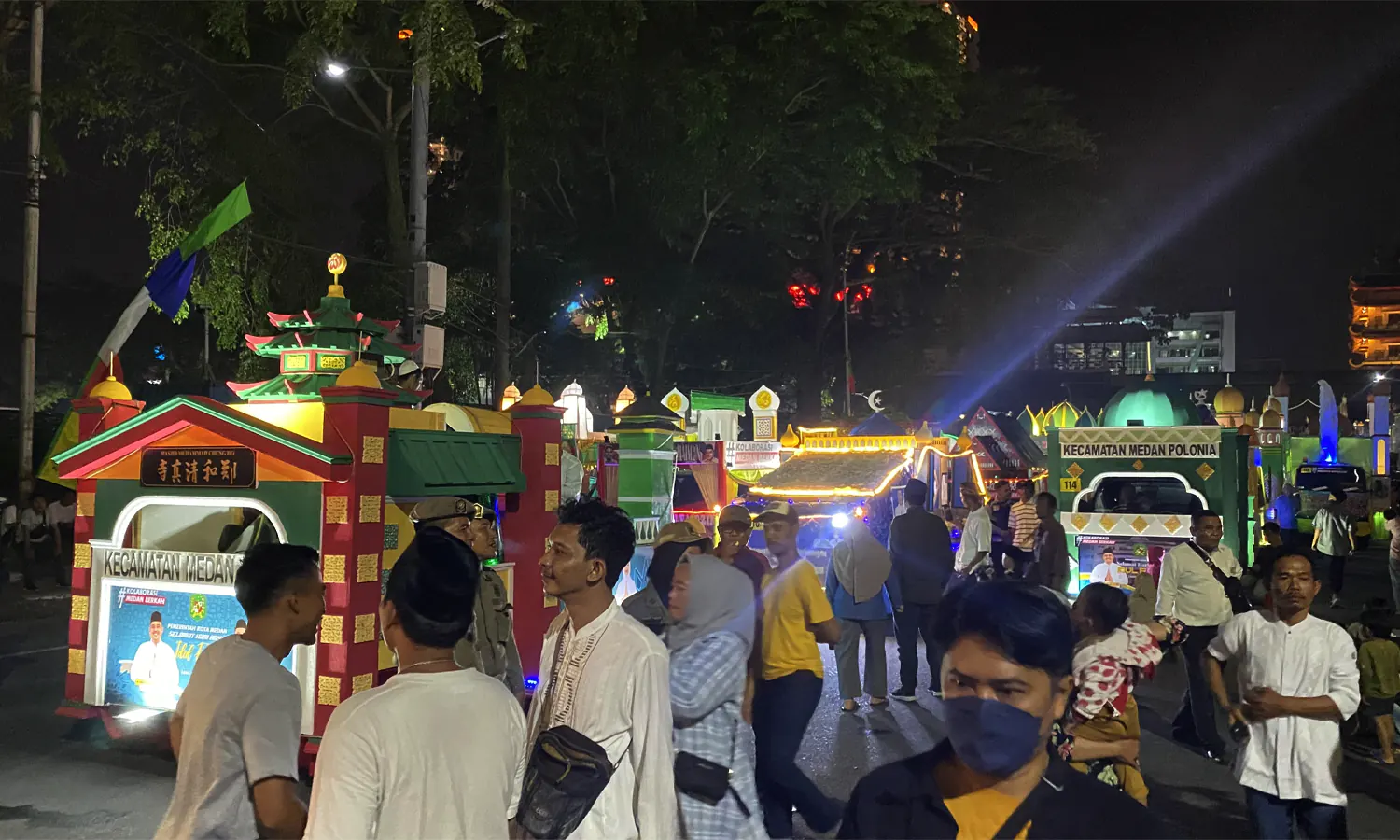 Malam Takbiran, Pawai Mobil Hias Penuhi Jalanan Kota Medan