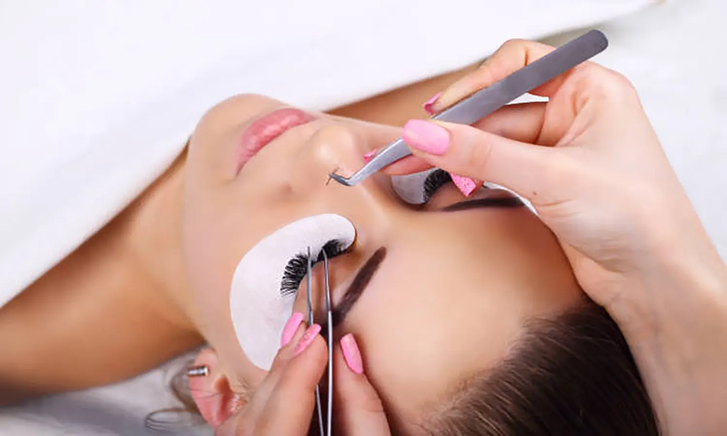 Step-by-Step, Ini 10 Cara Melepas Eyelash Extension Tanpa Sakit, Aman, dan Mudah!