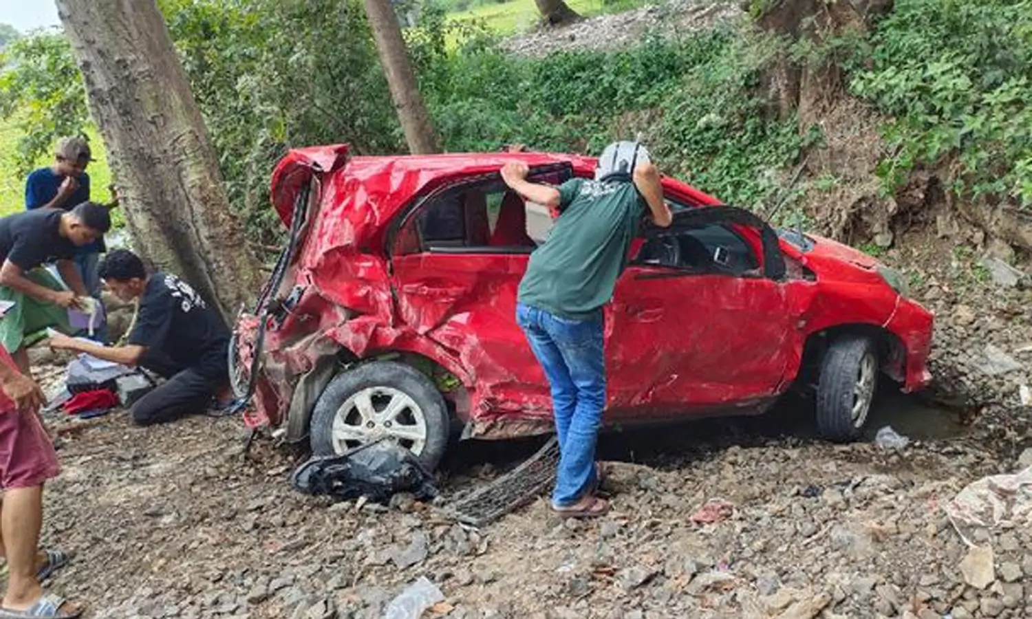 Mobil yang dikemudikan Mahasiswi Terjun Bebas dari Tol Tangerang-Merak, Satu Penumpangnya Tewas