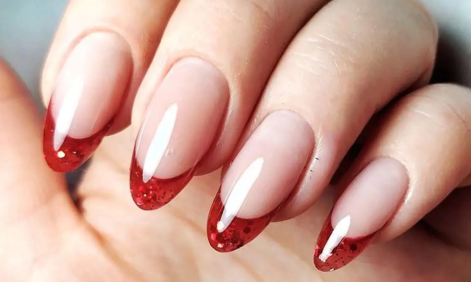 10 Inspirasi Nail Art Maroon Simple Namun Kece dan Stylish!