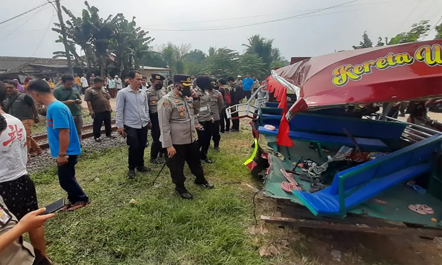 Odong-Odong di Serang Tertabrak Kereta Api, 9 Orang Tewas