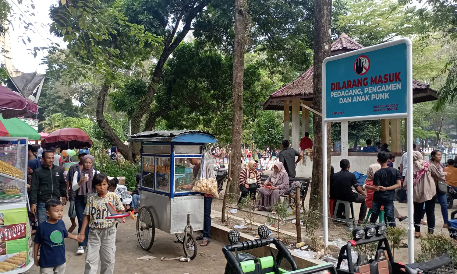 Wajah Kota Pematangsiantar: PKL Menguasai Trotoar, Hak Pejalan Kaki Diabaikan