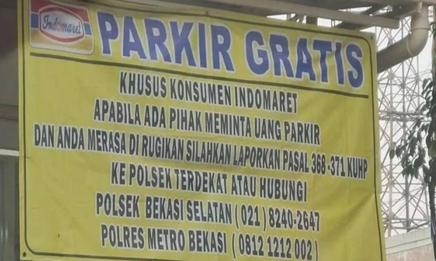 Banjir Aduan Nyasar, Spanduk Indomaret di Bekasi Cantumkan Nomor Kapolres Pasuruan