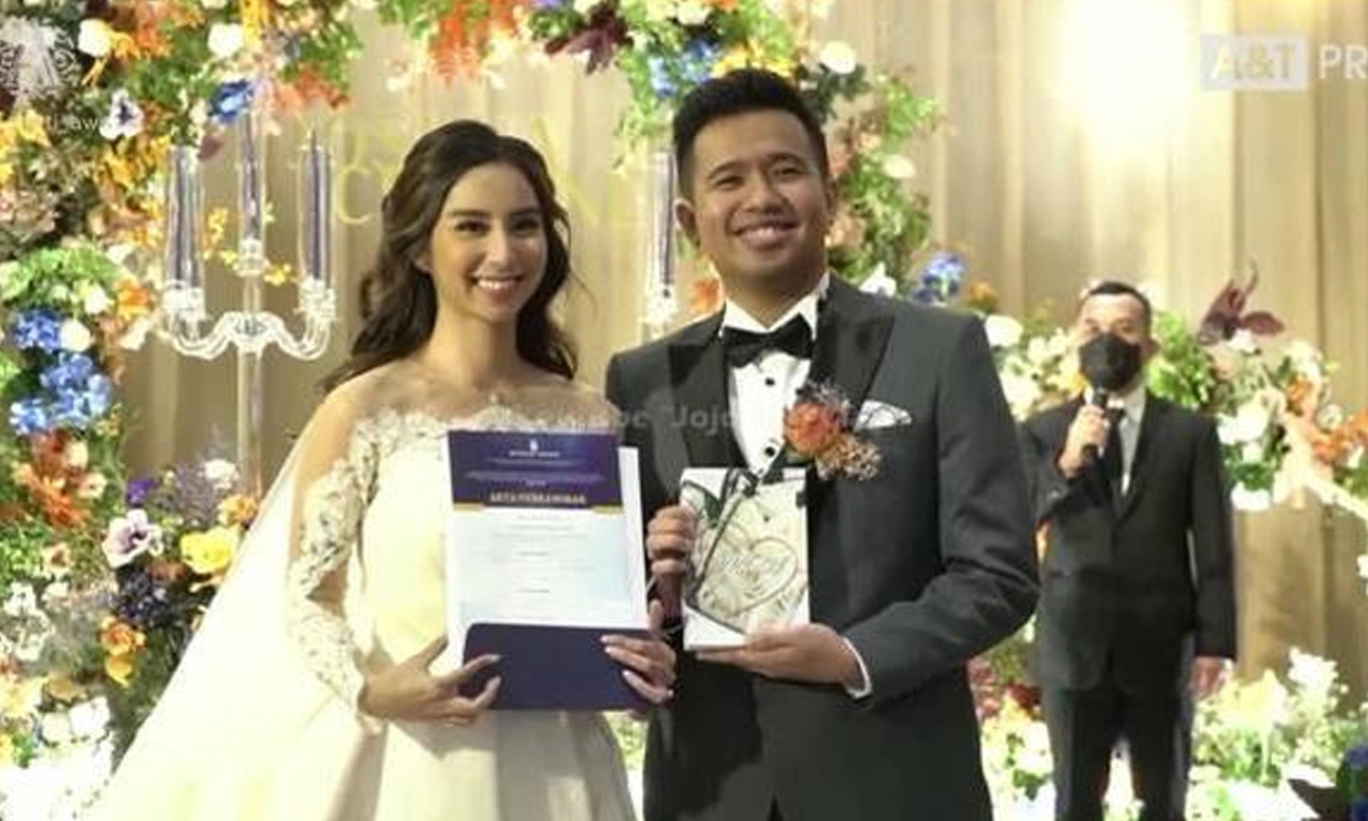 Aktor Joshua Suherman Resmi Menikah dengan Clairine Clay