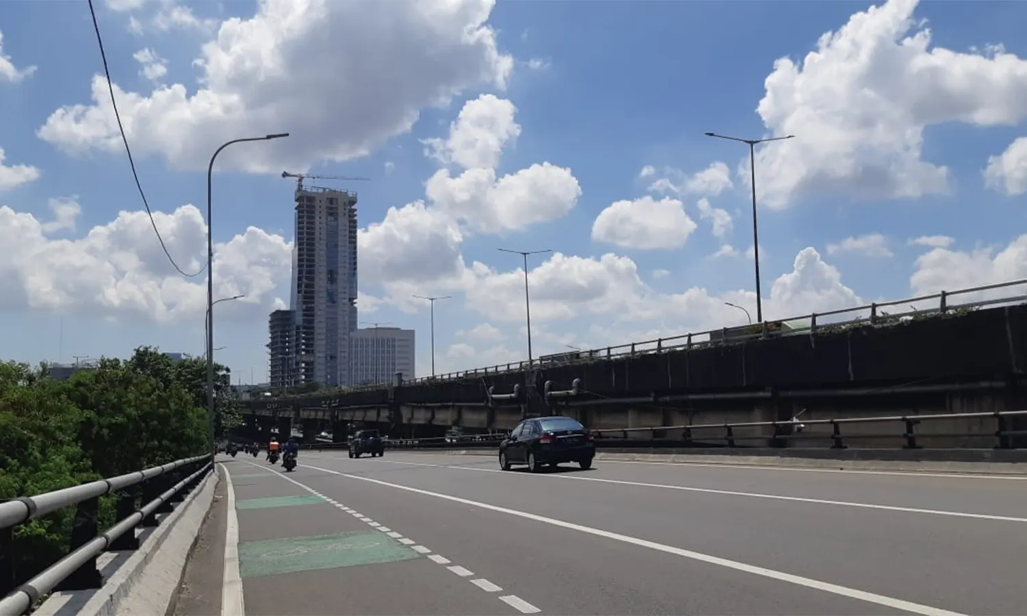 Prakiraan Cuaca Jabodetabek 8 Agustus 2023, Langit Cerah Berawan Sepanjang Hari