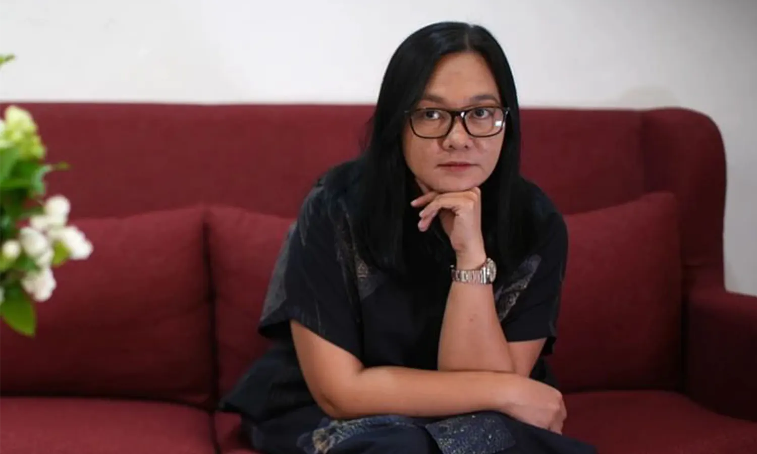 Ratih Kumala: Sosok Penulis yang Penuh Dedikasi dan Keunikan dalam Karyanya