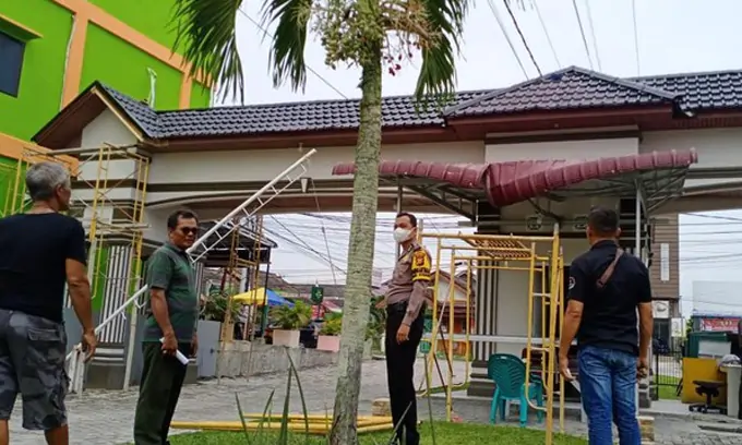 Tukang Cat Tersengat Listrik di Pekanbaru 