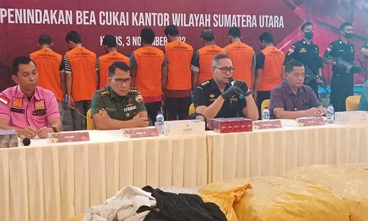Bea Cukai Sumut Ungkap Penyeludupan Rokok dan Pakaian Bekas Ilegal