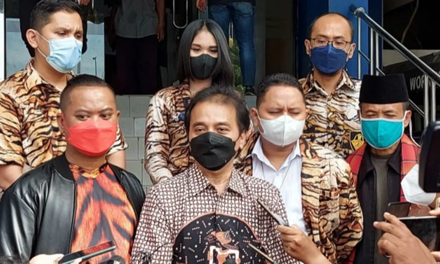 Polisi Tolak Laporan Terhadap Roy Suryo Soal Meme Stupa Borobudur