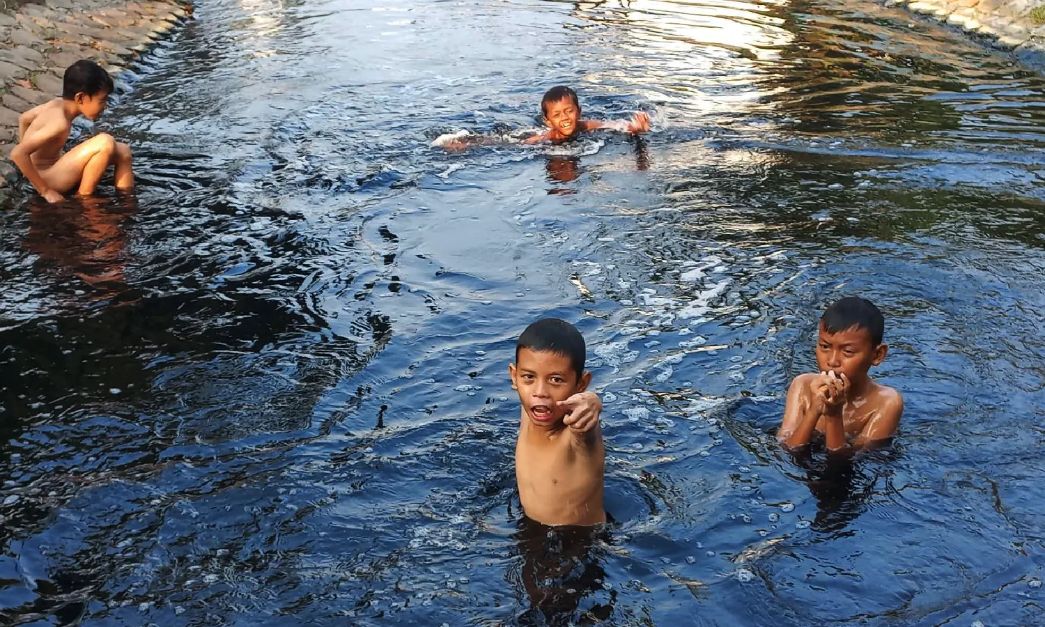 Sungai Cilemahabang Tercemar Berat: Kualitas Air Melebihi Baku Mutu