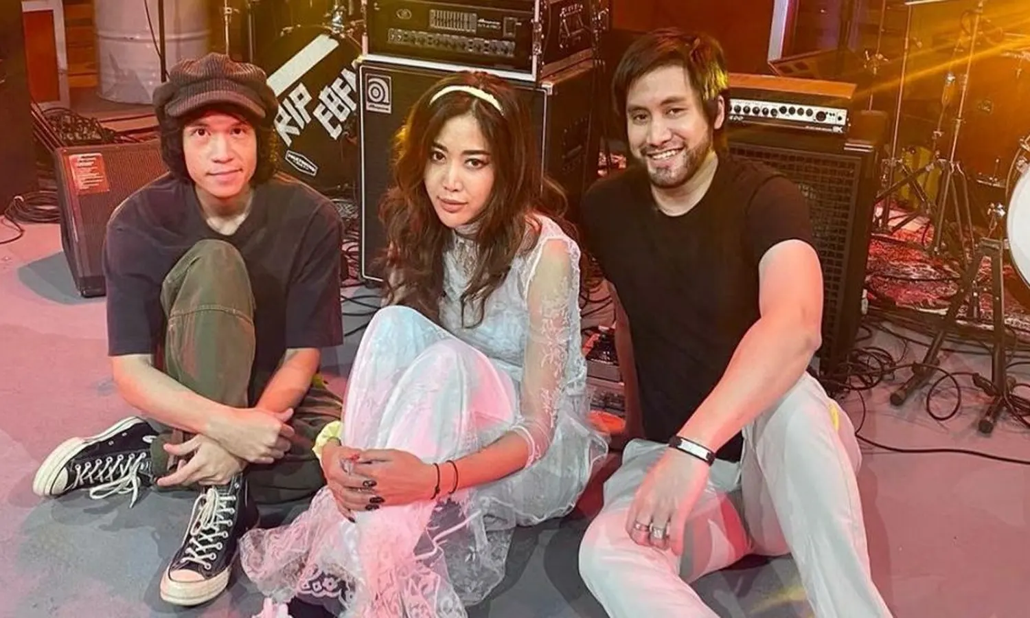 Aksi Buka Baju Saat Manggung Viral, Widy Vierratale: Panas!