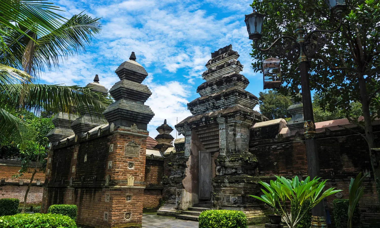 8 Destinasi Wisata Religi di Jogja yang Bersejarah dan Memesona