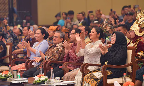 Kemendikbud Genjot Pelestarian Bahasa Daerah di Lingkungan Keluarga, Apa Manfaatnya?