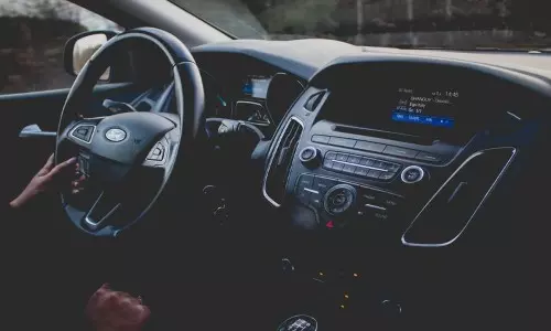 Potensi Overheat, Hindari Nyalakan AC Saat Mesin Mobil Mati!