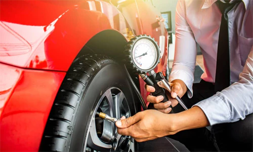 Wajib Tahu! Ini Standar Tekanan Angin Ban Mobil yang Ideal, Lengkap dengan Cara Memeriksanya